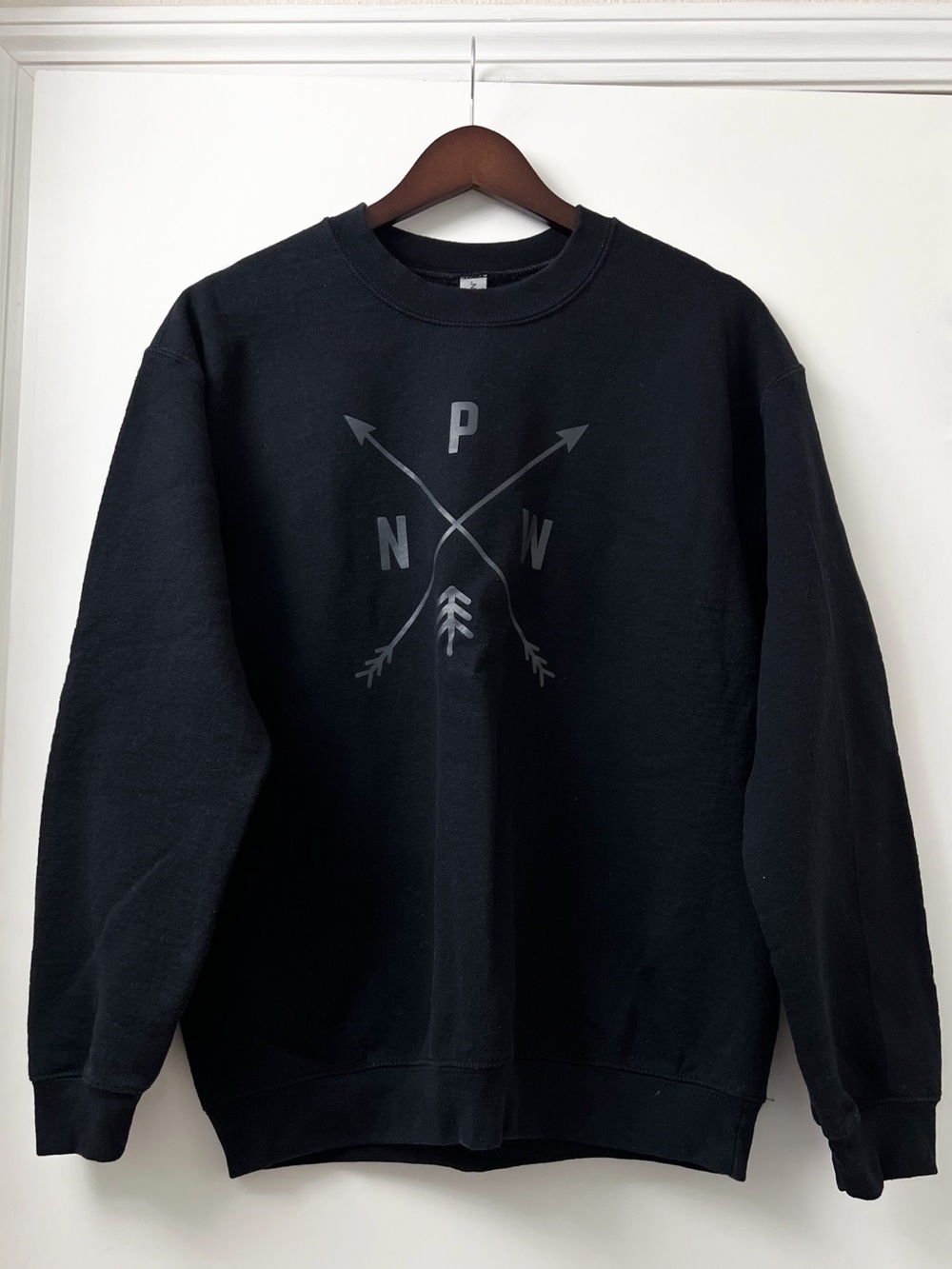 🖤 Black PNW sweatshirt - size M